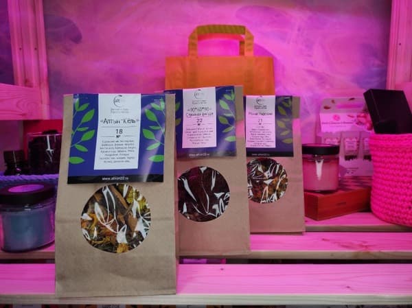 Golden Lake Herbal Tea Blend (Teanastasia)